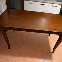Tavolo in legno stile rustico