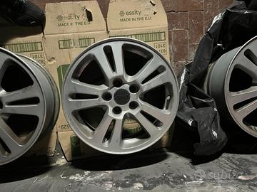 Cerchi con pneumatici