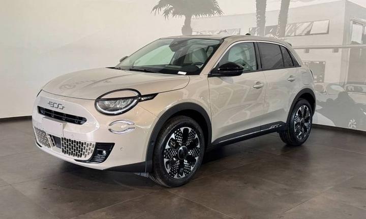 FIAT 600 (2023-->) Hybrid DCT MHEV La Prima