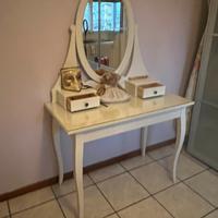 Tavolino da trucco