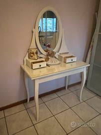 Tavolino da trucco
