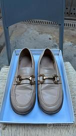 Mocassini Eleganti Beige con Morsetto Dorato - 37