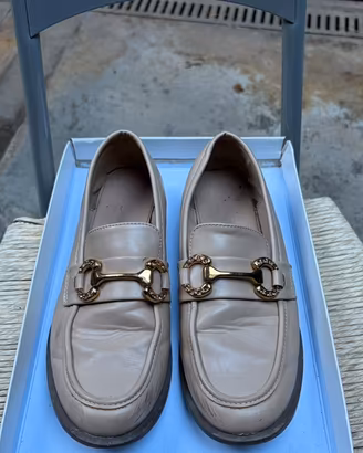 Mocassini Eleganti Beige con Morsetto Dorato - 37