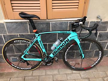 Bianchi Oltre XR4 con ruote da pista
