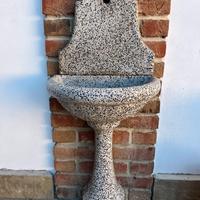 Fontana da giardino a parete
