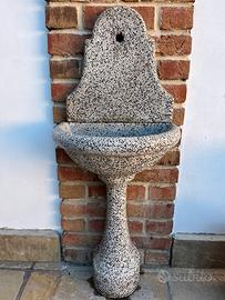 Fontana da giardino a parete