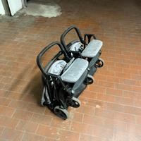 Passeggino doppio minimo ingombro