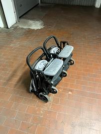 Passeggino doppio minimo ingombro