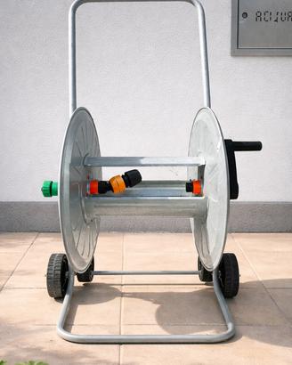 Avvolgitubo da giardino con carrello