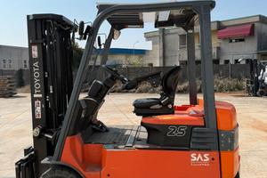 carrello TOYOTA 25 QL.