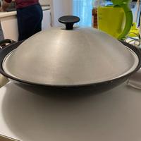 Pentola Wok in ghisa