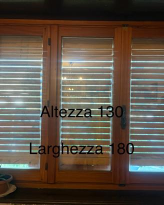 Finestra in legno completa di telaio