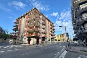 4 LOCALI A CORIGLIANO-ROSSANO