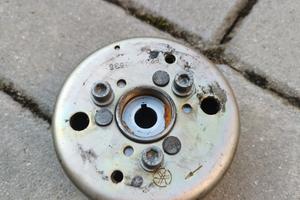 Volano booster e copri volano