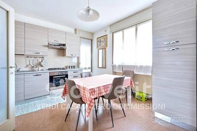 Appartamento di 127 m² con 4 locali e box auto a T