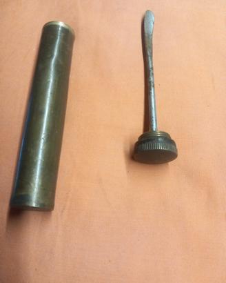 Dosatore militare in ottone con spatola – Regio Es