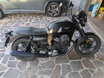 Moto Guzzi V7III Stone