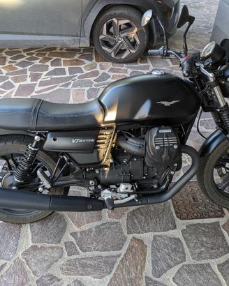 Moto Guzzi V7III Stone