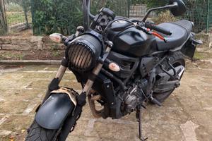 Yamaha XSR 700 nero opaco