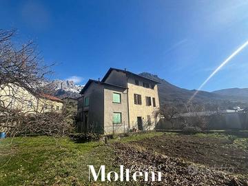 Casa indipendente di 192 m² con più di 5 locali a 