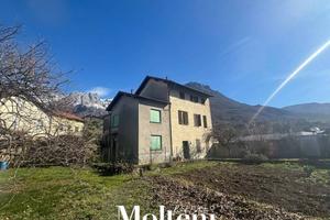 Casa indipendente di 192 m² con più di 5 locali a 