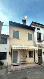 Casa indipendente di 92 m² con 3 locali e box auto
