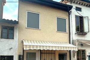 Casa indipendente di 92 m² con 3 locali e box auto