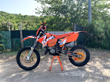 KTM EXC 125 del 2007 targato