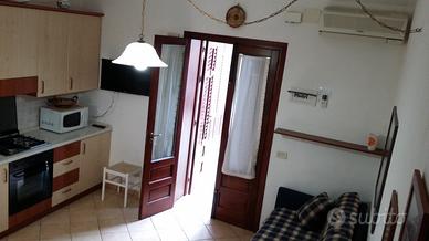 Piccola casetta arredata per vacanza: in centro, a