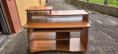 scrivania per pc in legno
