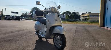 Piaggio Vespa 125 GTS, anno 2004