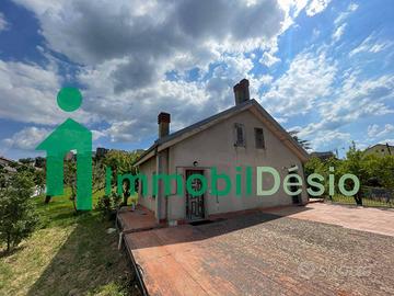 Villa di 254 m² con 5 locali e box auto doppio a P