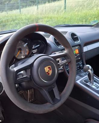 Porsche 718 Cayman GT4