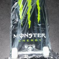 Skateboard Monster con ginocchiere e gomitiere