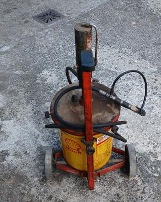 Ingrassatore pneumatico
