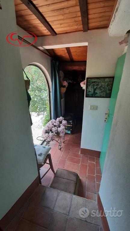 Rustico / Casale di 260 m² con più di 5 locali a L - Altro