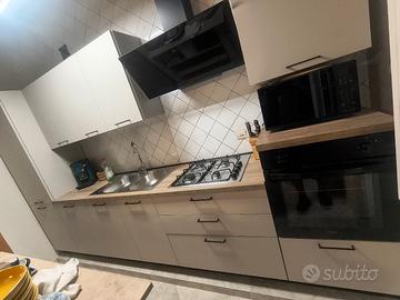 cucina intera compresa elettrodomestici 
