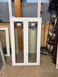 Finestra in alluminio bianca