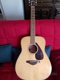 chitarra acustica Yamaha 