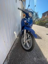 Scarabeo 100cc scooter