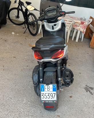 Beverly 400