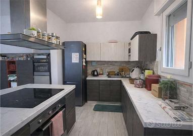 Porzione su due livelli con giardino, terrazzo e c