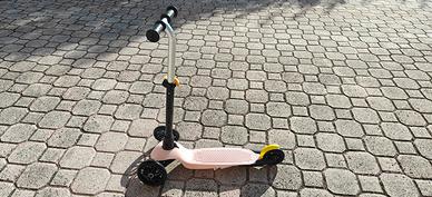 monopattino bimbo bimba a tre ruote 