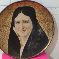 Piatto in  latta antico donna 