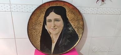 Piatto in  latta antico donna 