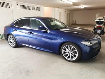 Alfa Romeo Giulia 2.2 Diesel  Business Sport  L.ED