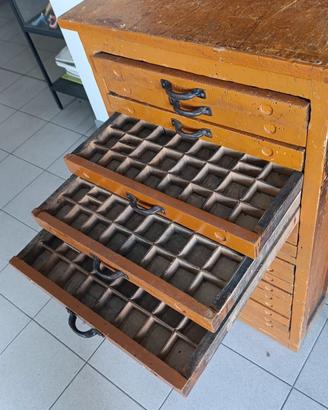 Cassettiera da tipografia in legno - 18 cassetti