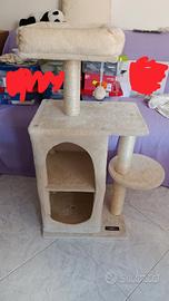 Tiragraffi e cuccia per mici