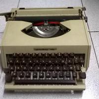 Macchina da scrivere PRIVILEG 25