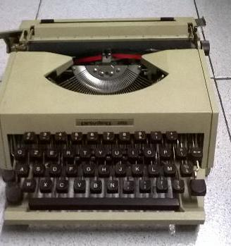 Macchina da scrivere PRIVILEG 25